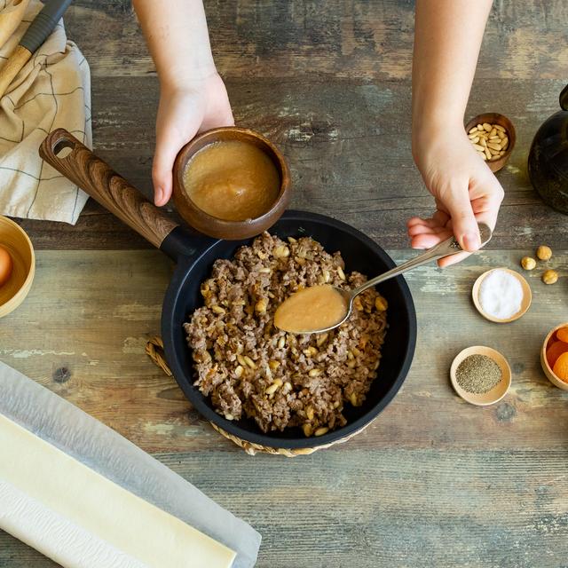 Trenza de hojaldre rellena de carne para Navidad