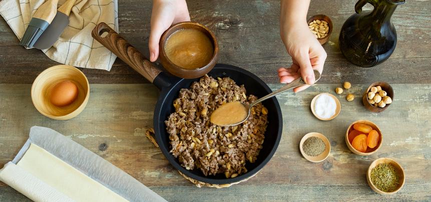 Trenza de hojaldre rellena de carne para Navidad