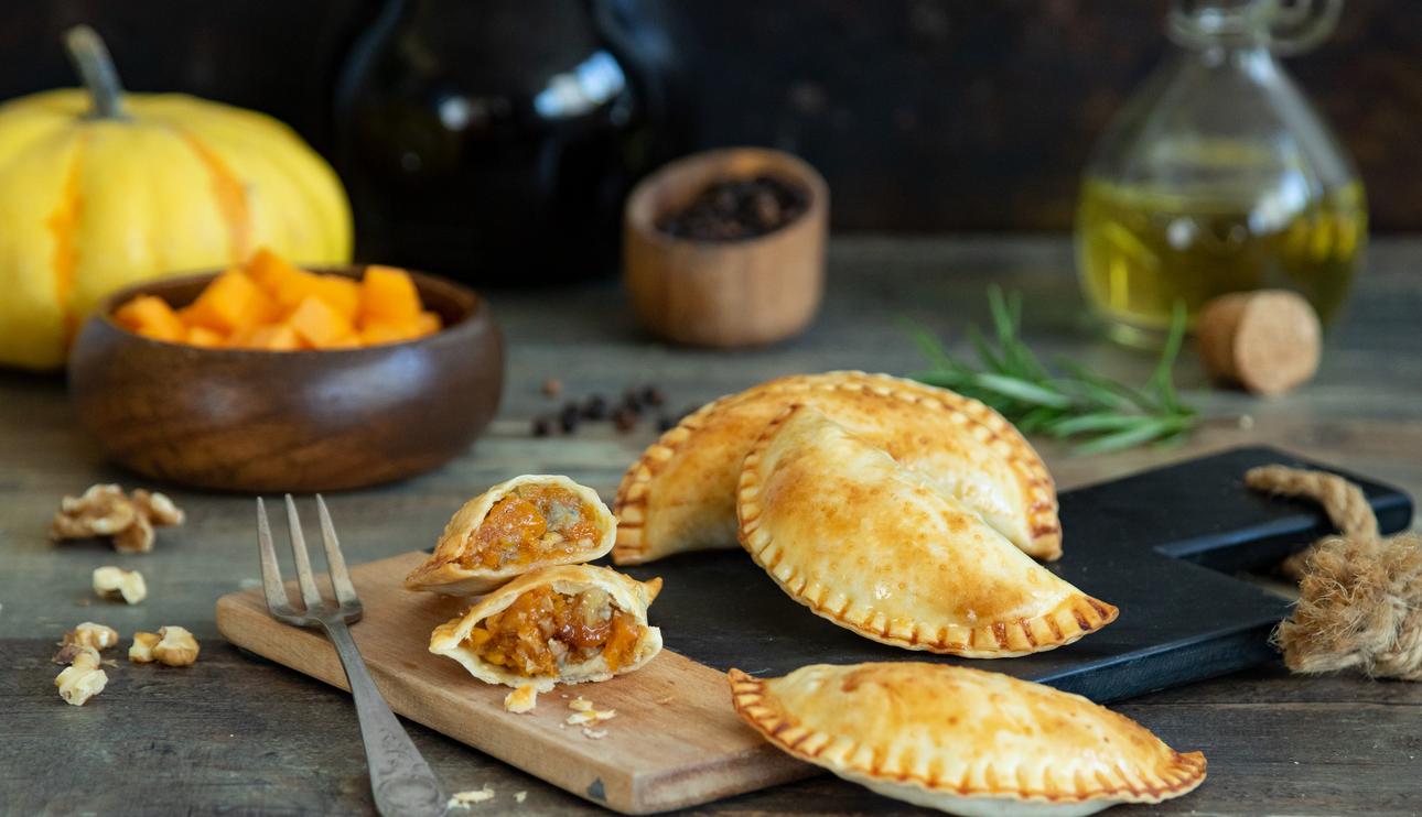 Empanadillas de calabaza y queso azul con nueces