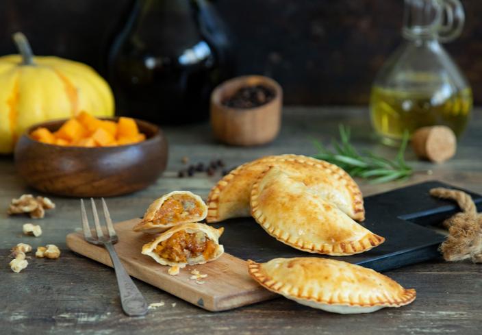 Empanadillas de calabaza y queso azul con nueces