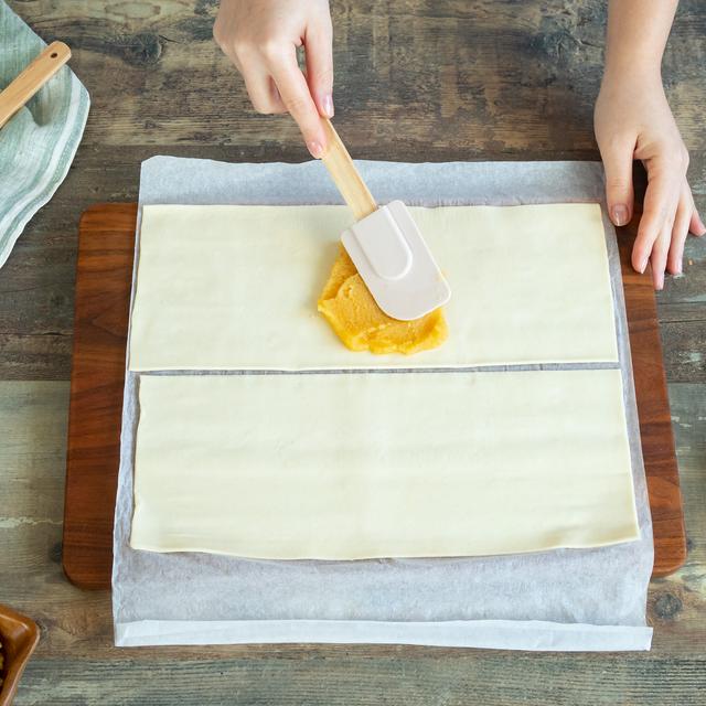 Hojaldre relleno de crema franchipana