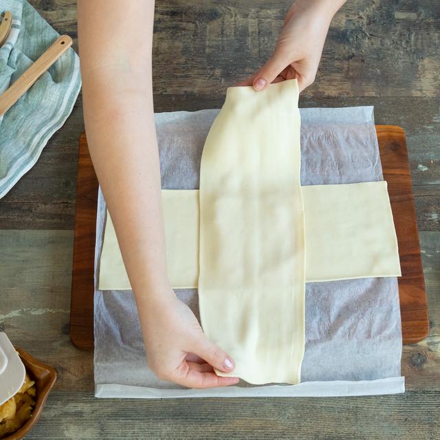 Hojaldre relleno de crema franchipana