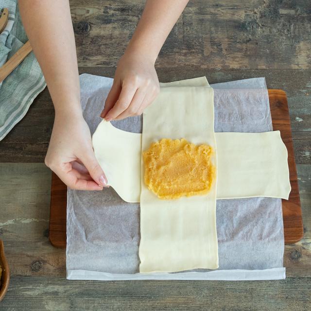 Hojaldre relleno de crema franchipana