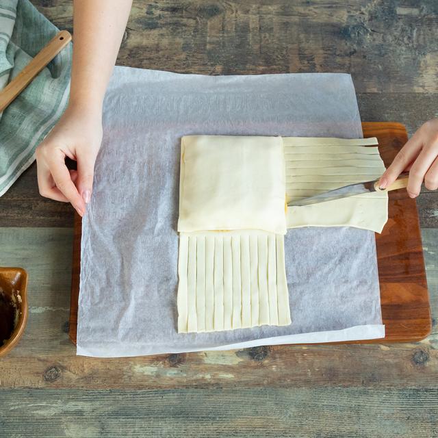 Hojaldre relleno de crema franchipana