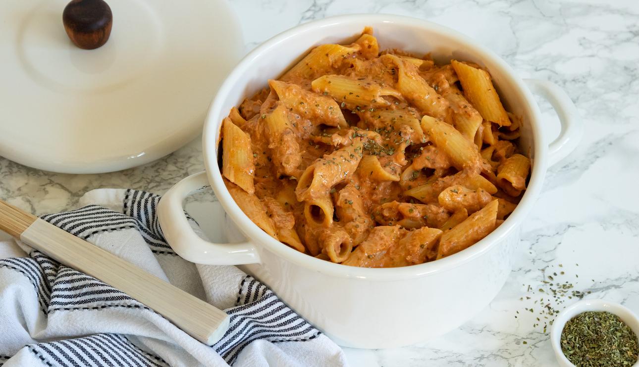 Pasta con salsa de atún cremosa