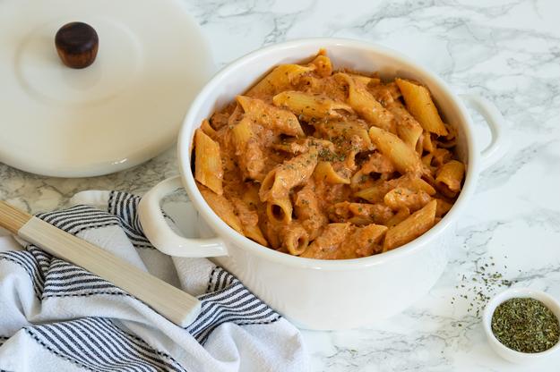 Pasta con salsa de atún cremosa