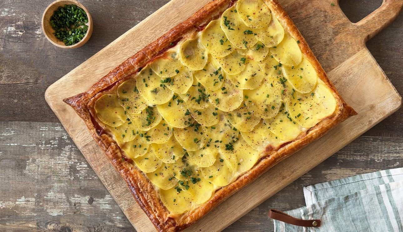 Tarta de hojaldre de jamón y queso con patata