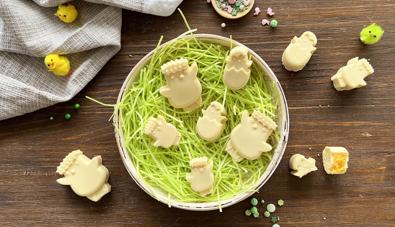 Pollitos de chocolate blanco rellenos de coco