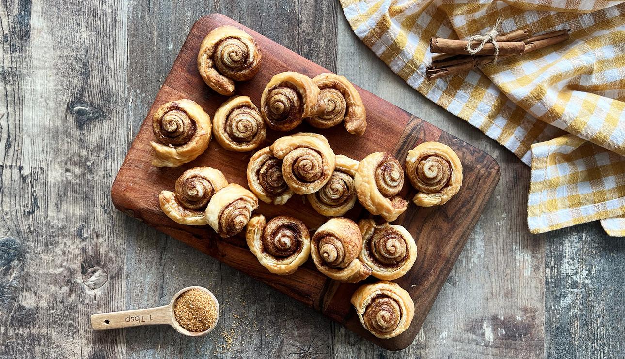 Rollitos de canela con hojaldre