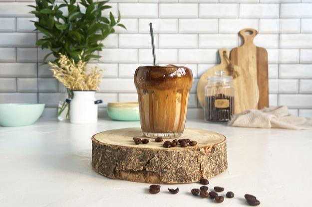 Café dalgona con leche condensada