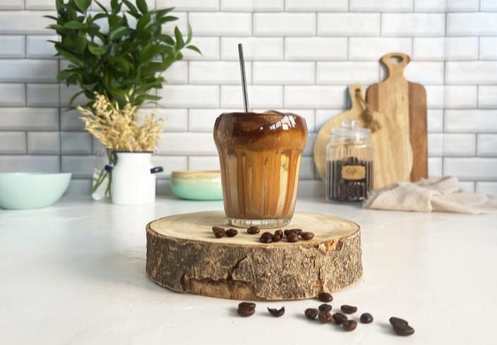 Café dalgona con leche condensada