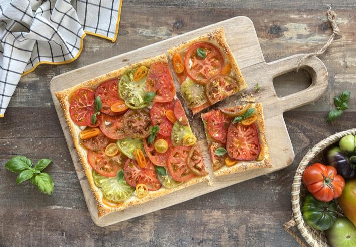 Hojaldre con tomates y queso de cabra