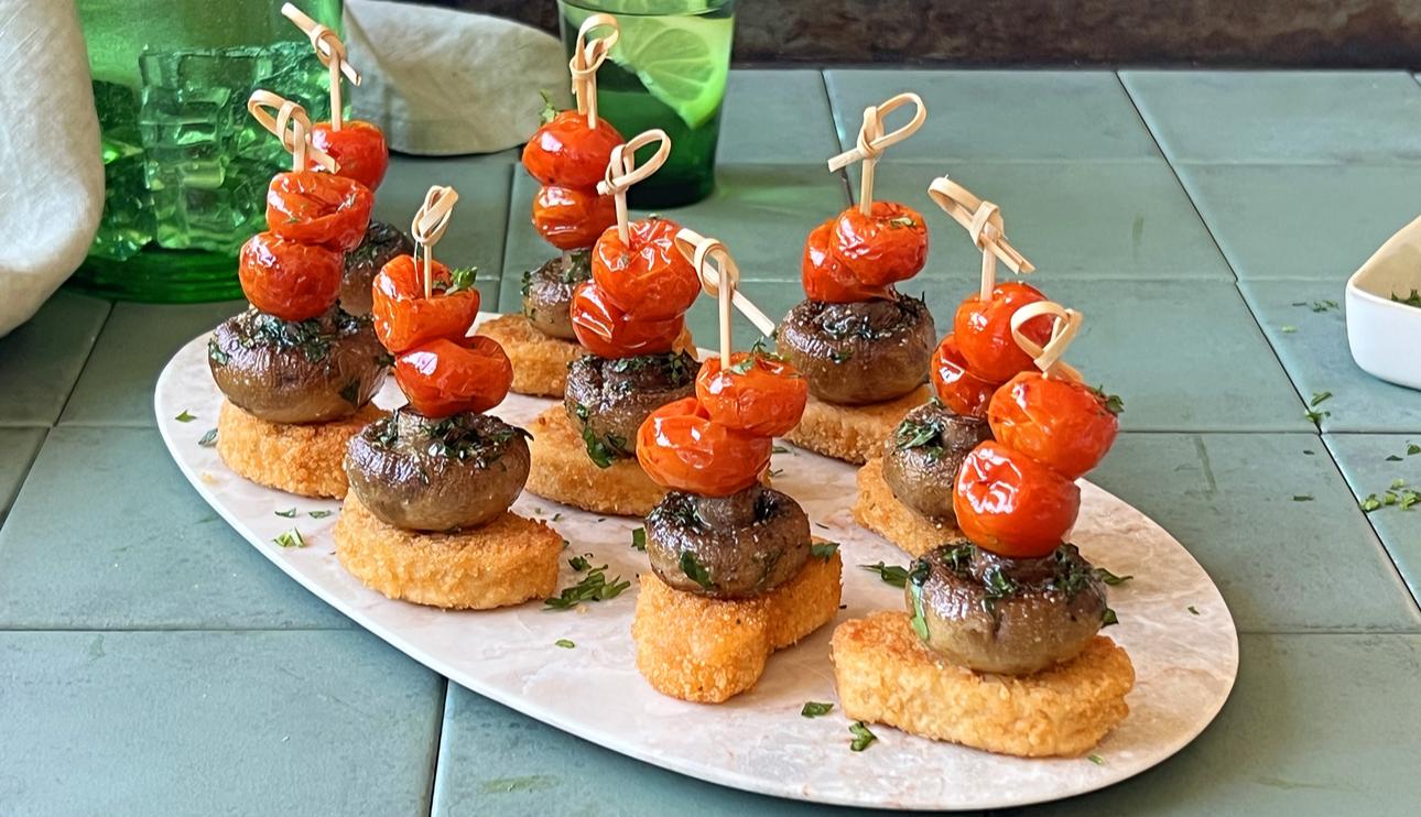 Aperitivo de Nuggets con champiñones y tomates cherry asados