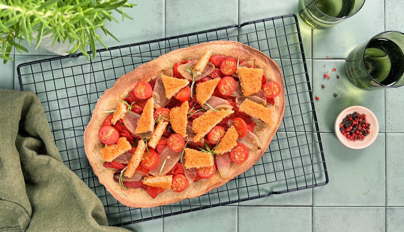 Coca de Empanado, pimientos asados y cebolla