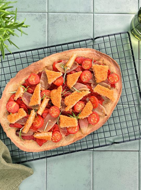 Coca de Empanado, pimientos asados y cebolla