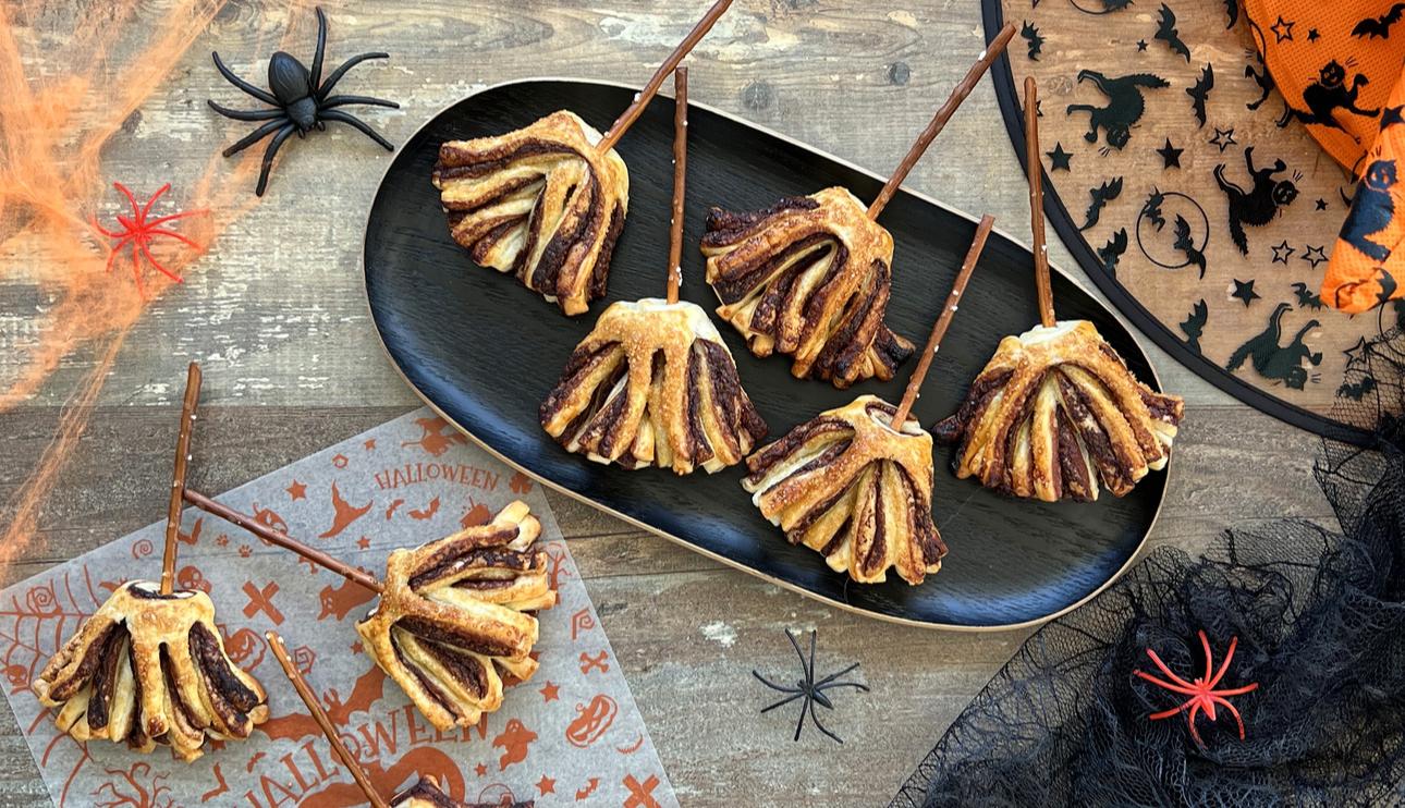 Escobas de bruja con hojaldre y chocolate