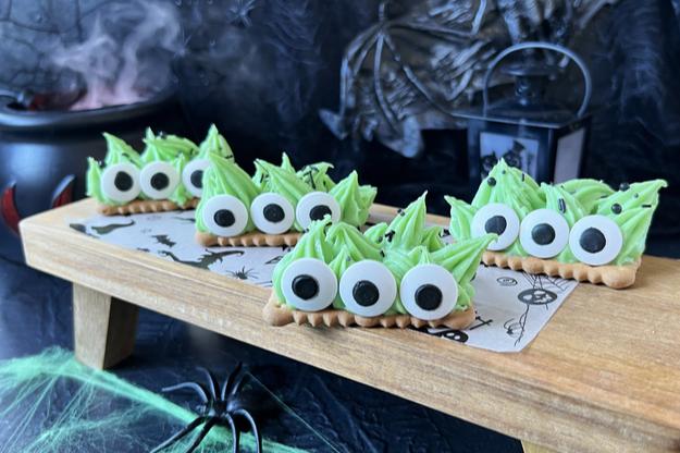 Galletas monstruosas con crema de chocolate blanco