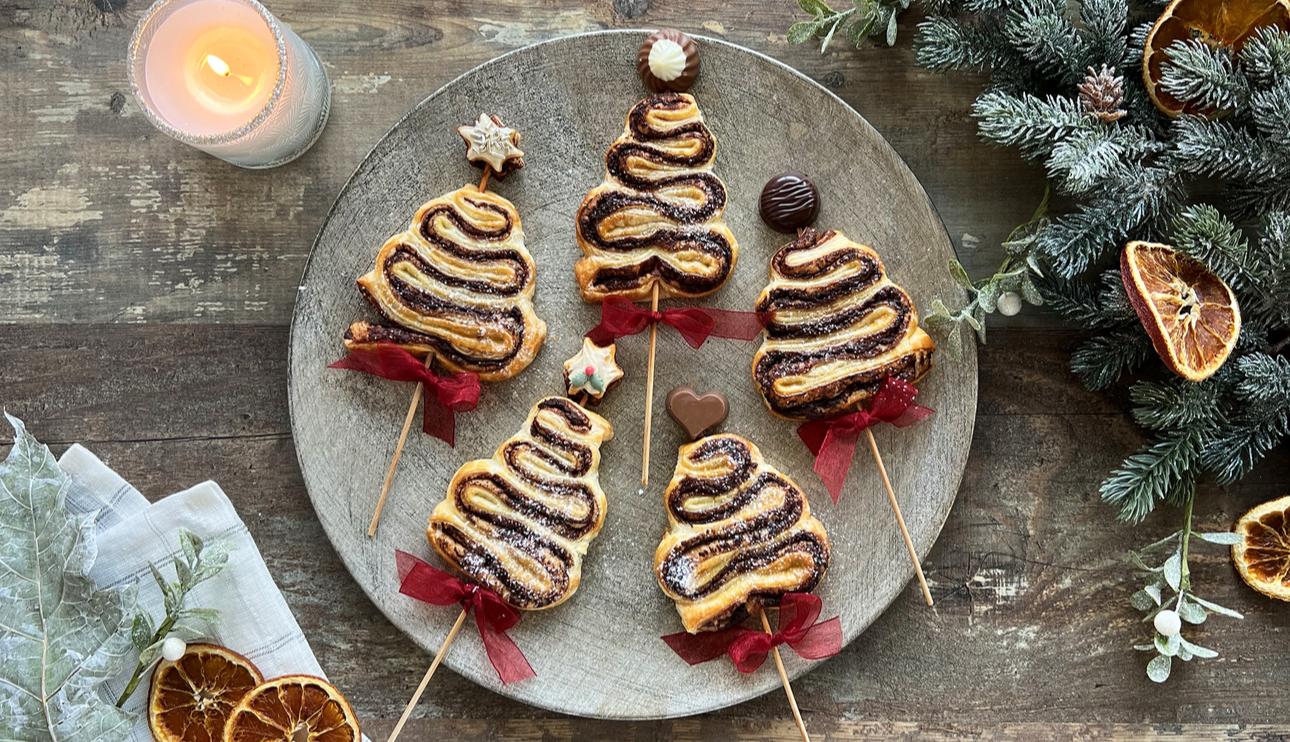 Arbolitos de Navidad con hojaldre y chocolate