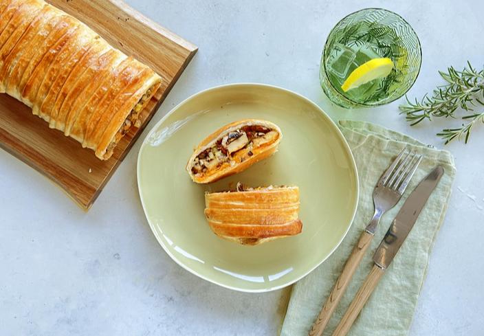 Trenza de hojaldre con Mediterranean Style Filet Pieces, setas, calabaza y castañas