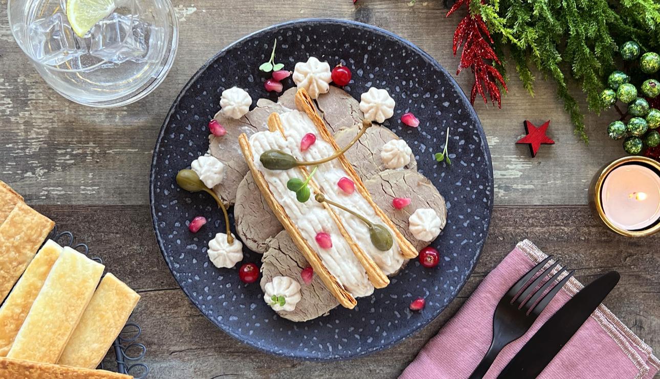 Hojaldre con mousse de Vitello Tonnato