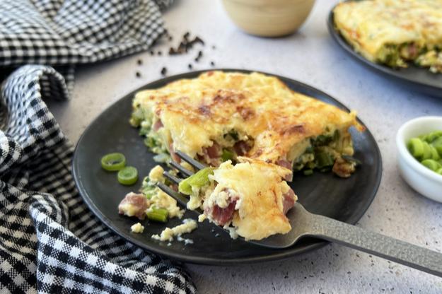 Tortilla jugosa de espárragos en freidora de aire