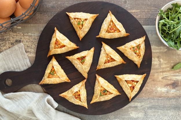 Triángulos de atún con masa de empanadillas