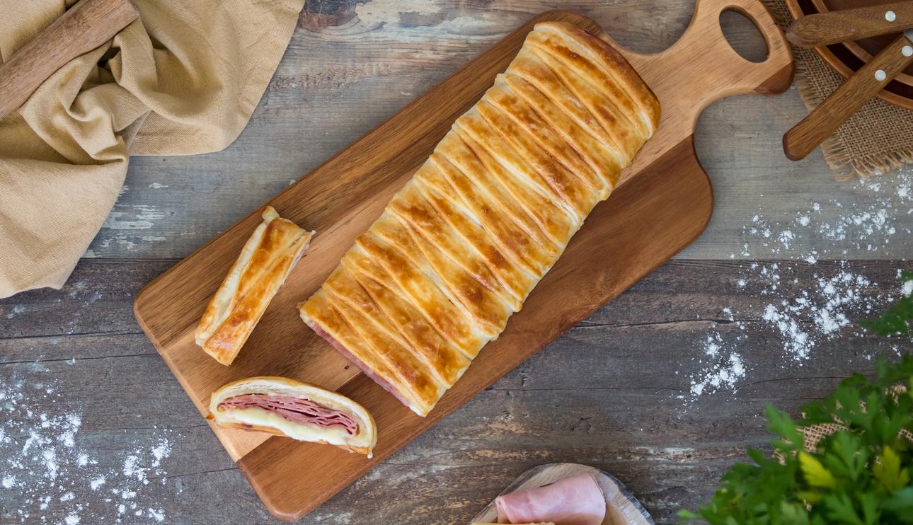 Trenza de hojaldre de jamón y queso