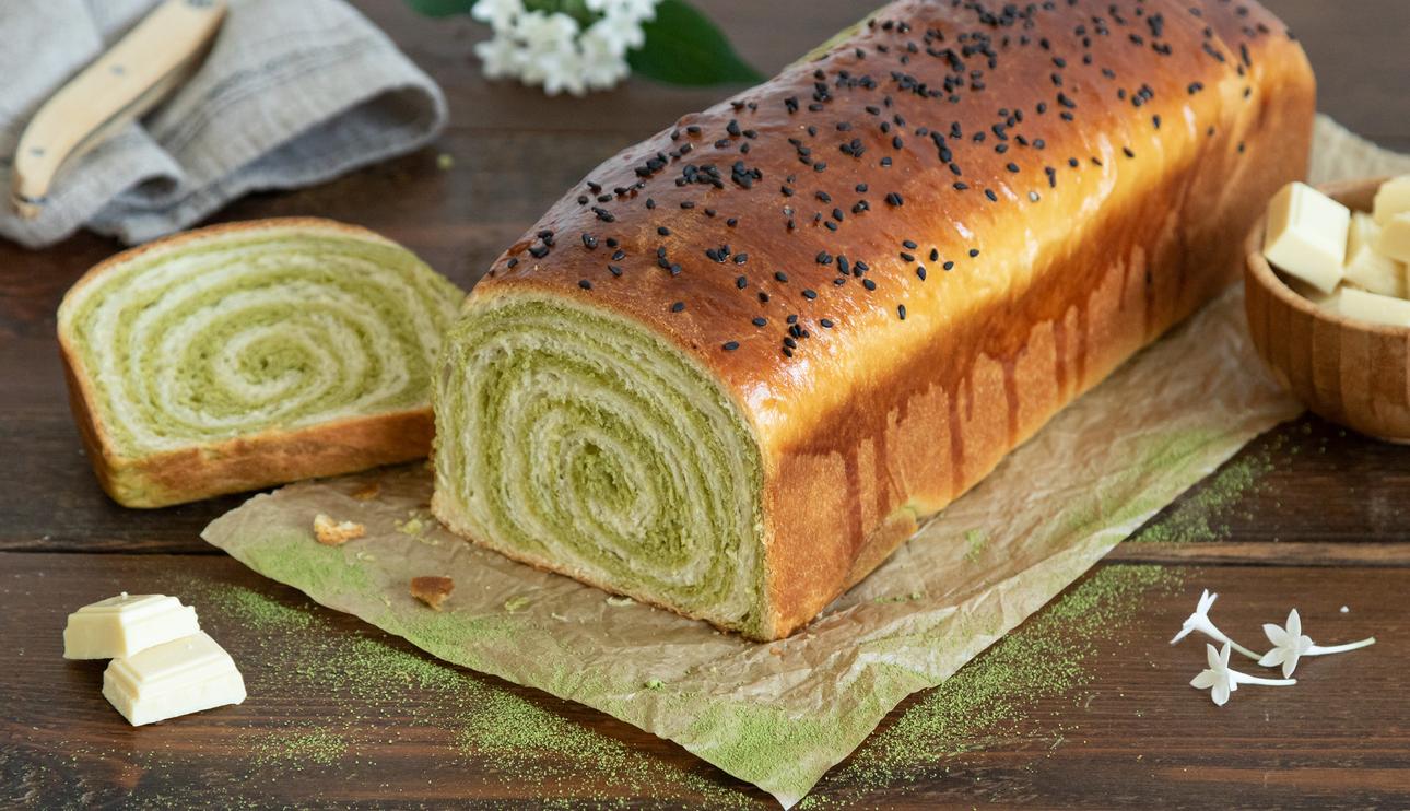 Brioche de chocolate blanco y té matcha