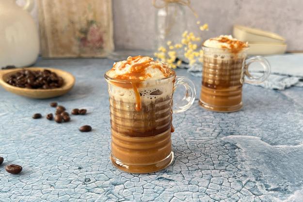 Café bombón caramelo