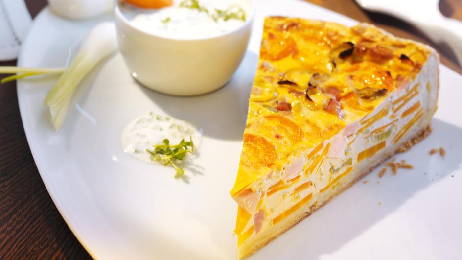 Gemüse-Schinken-Quiche mit Dip