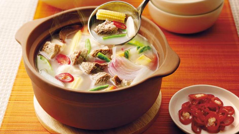 Hot & Sour Clear Beef Soup Recipe | MAGGI® Malaysia