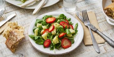 Rucolasalat mit Melone und Erdbeeren