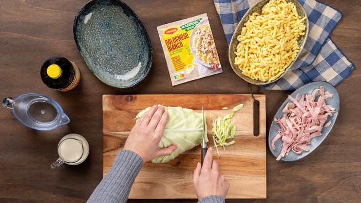 Spätzle-Pfanne mit Spitzkohl