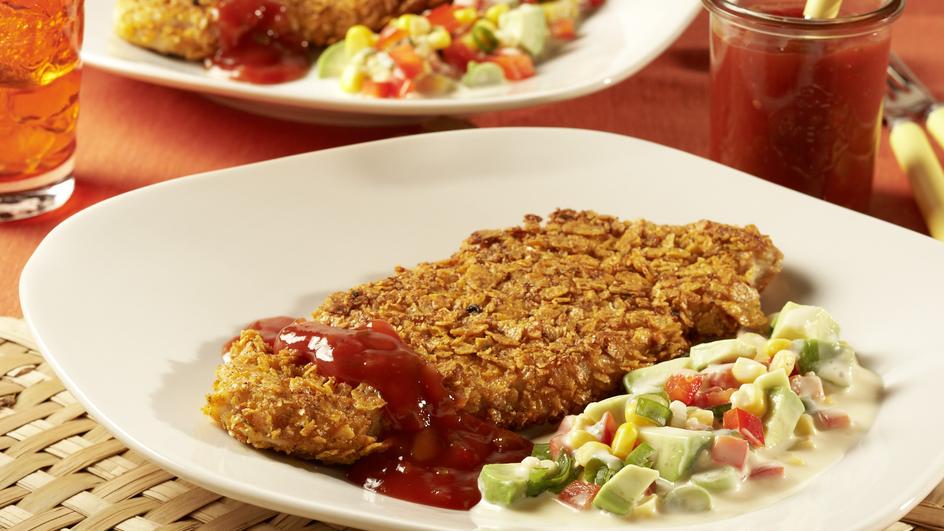 Tortilla-Schnitzel mit Avocado-Maissalat