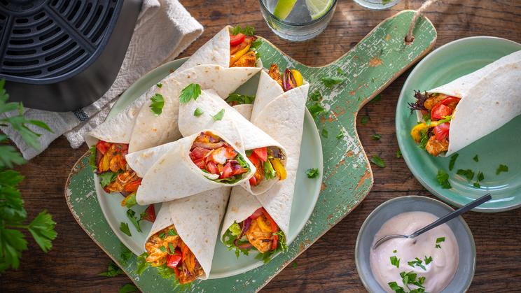 Pikante Hähnchen-Wraps im Airfryer