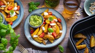 Knusprige Kartoffeln in der Heißluftfritteuse mit Avocado-Pesto