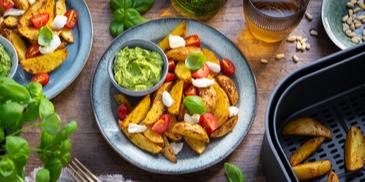Knusprige Kartoffeln in der Heißluftfritteuse mit Avocado-Pesto