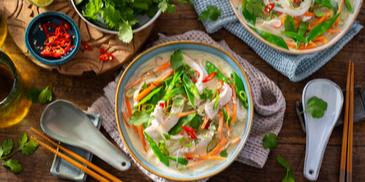Thai Kokos-Suppe mit Hähnchen