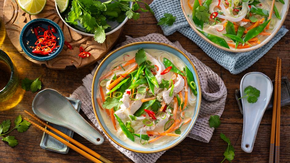 Thai Kokos-Suppe mit Hähnchen