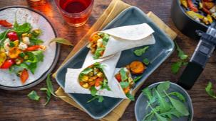 Vegetarische Gemüse-Wraps mit Halloumi im Airfryer