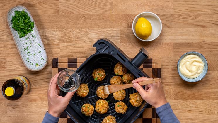 Kartoffel-Halloumi-Bällchen im Airfryer