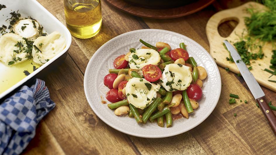 Mediterrane Bohnenpfanne mit Ziegenkäse