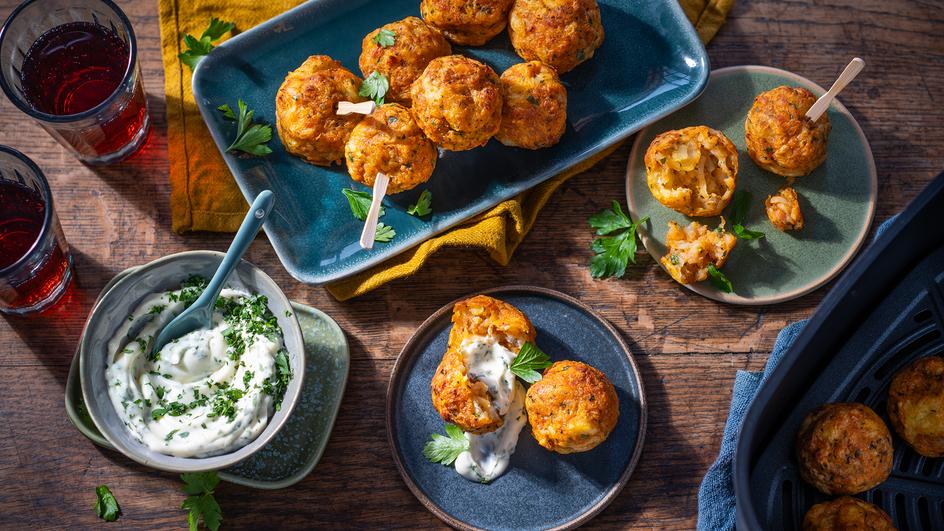 Kartoffel-Halloumi-Bällchen im Airfryer