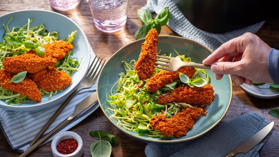 Chicken Nuggets im Airfryer mit Green Goddess Salat