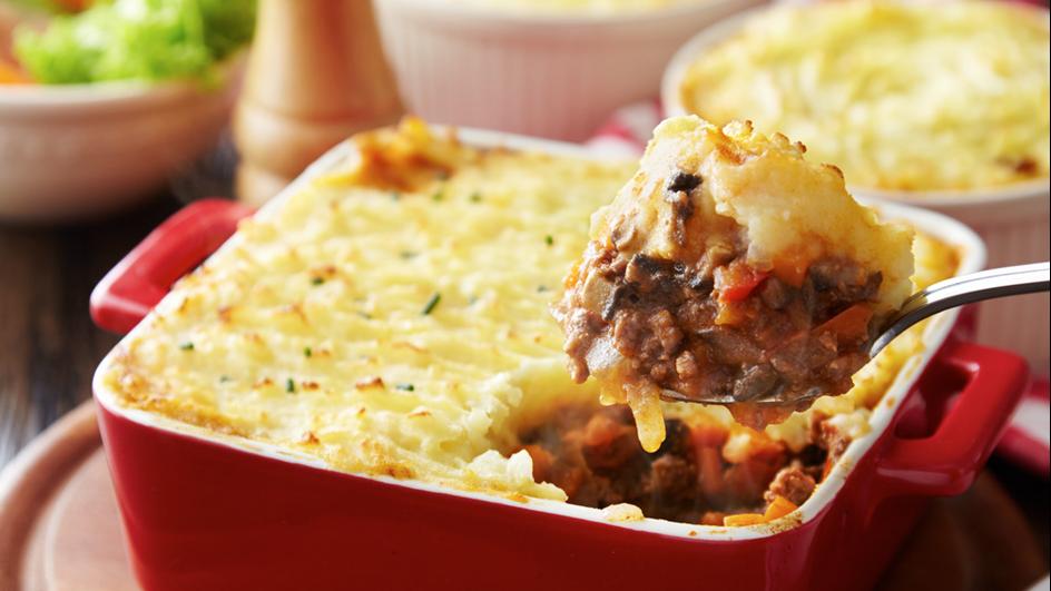 Shepherd s перевод. Shepherd's pie. Shepherd s pie. Пастуший пирог порционн форма.