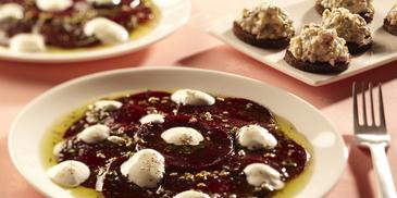 Rote-Bete-Carpaccio mit Matjestatar und Meerrettichschaum