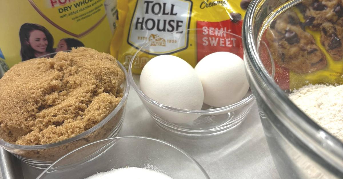 NIDO x Nestle Toll House Chocolate Chip Cookies