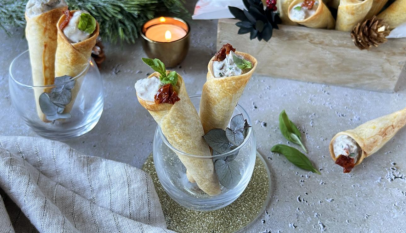 Conos rellenos de queso ricotta con berenjena y tomate