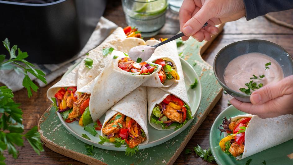 Pikante Hähnchen-Wraps im Airfryer