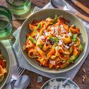 Pasta mit grünem Spargel in Tomatensauce